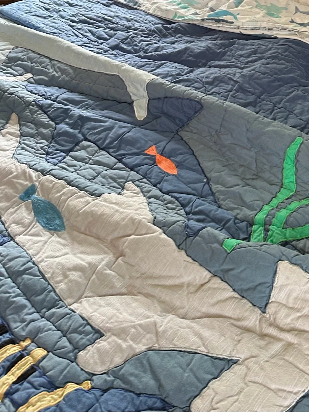 KIDS THE LAND OF NOD BLUE SHARK BAIT COTTON QUILT - FULL / QUEEN